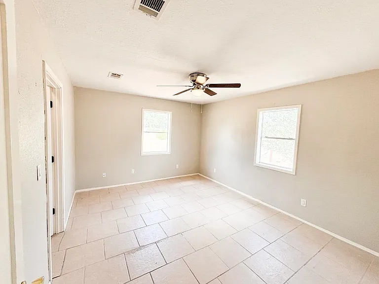 205 Cambridge Ln — Photo 13
