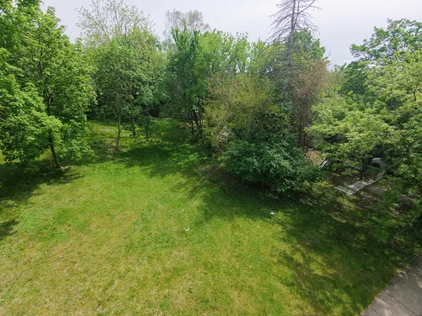 1 Barrington Ave, East Dundee, IL 60118