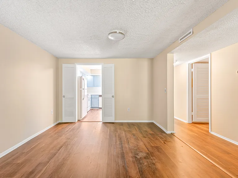 331 Greencastle Dr — Photo 13