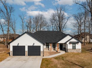 2804 Town Dr, Mountain Grove, MO 65711