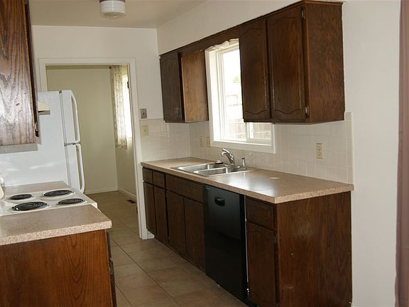4th image of 2065 Newton Dr