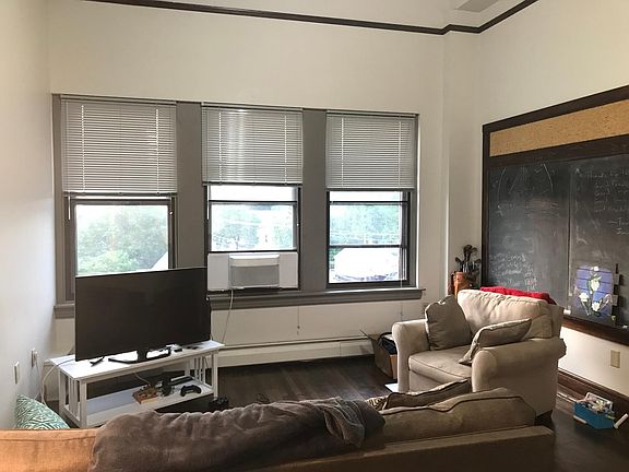 5th image of 1119 N Townsend St APT 403