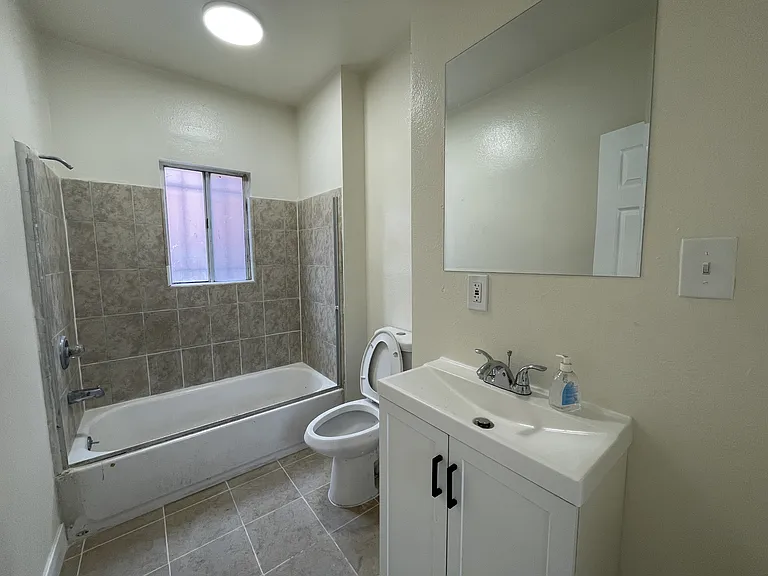 1012 W. 60th St, Los Angeles - 1012 — Photo 9