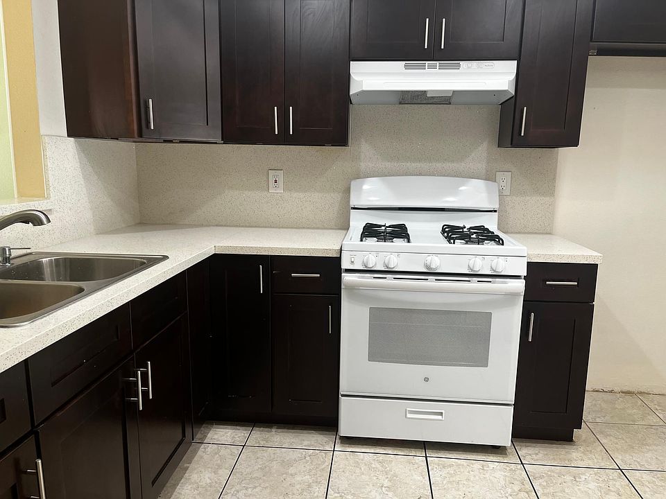 1st image of 1003 W 9th St #11