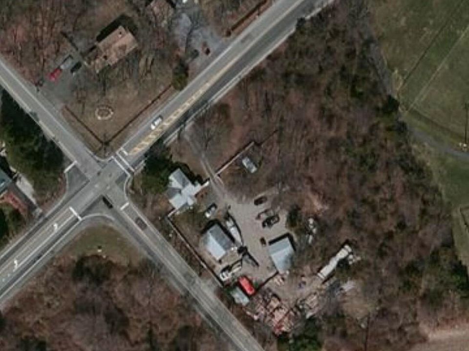 1st image of 32 Echo Ave