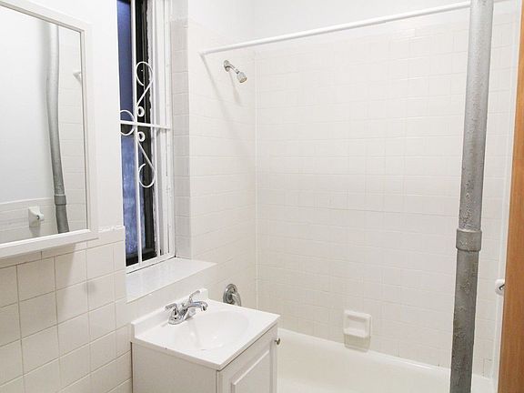 5th image of 1124 46th Ave APT 3C