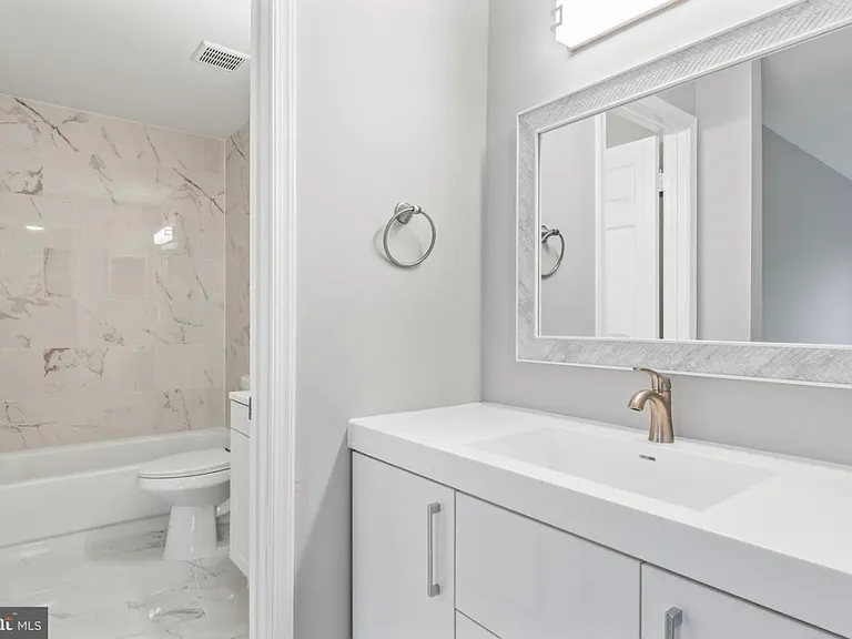 9553 Battery Heights Blvd #402 — Photo 12