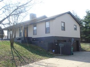 916 Rossview Rd, Clarksville, TN 37043