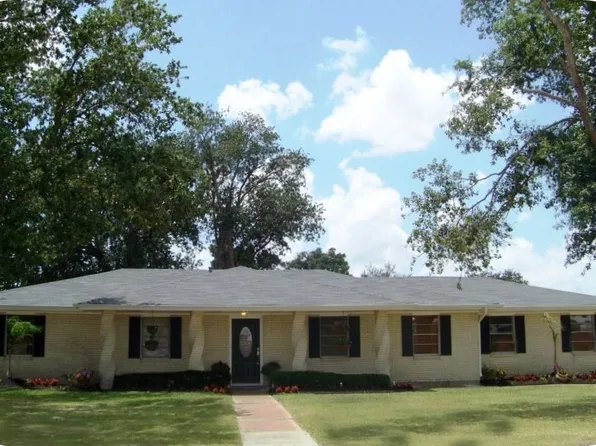 824 S 37th St, Nederland, TX 77627