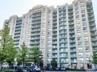 39 Oneida Cres #411, Richmond Hill, ON L4B 4T9