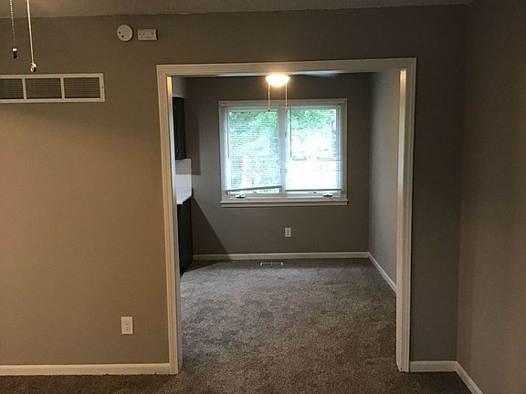 4th image of 10734 Stark Ave