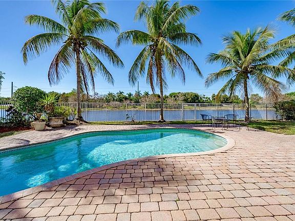 3rd image of 1841 Harbor Pointe Circle