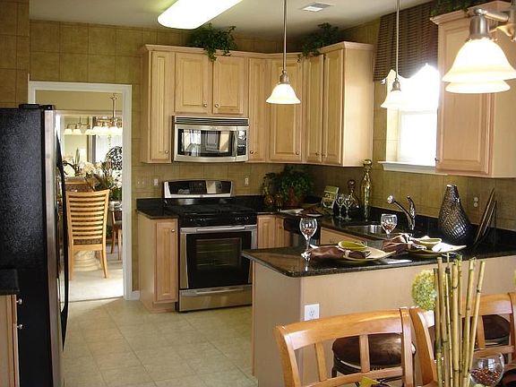 Grand kitchen w. Sunroom