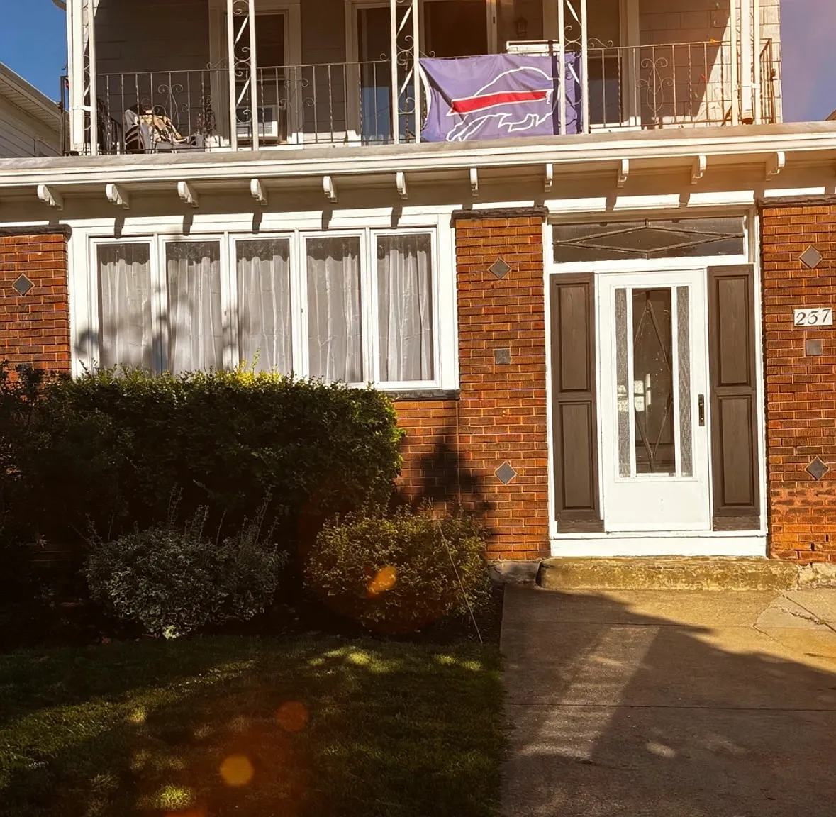 3 bed, 1200 sqft, $1,850 — Photo 1