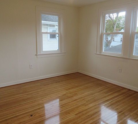 2nd image of 962 Arnett Blvd #Up