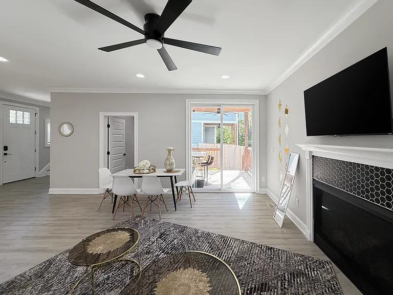 1640 Eastway Dr — Photo 6
