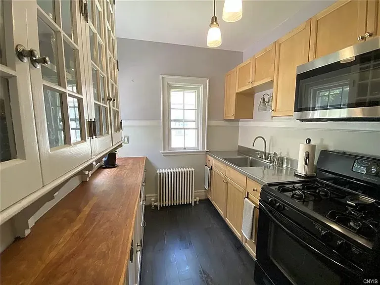 238 Greenwood Pl — Photo 4
