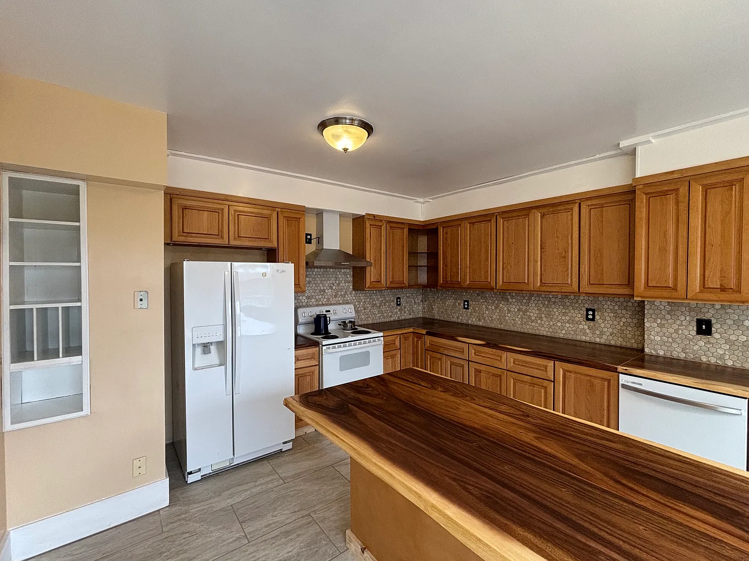 3 bed, 1.5 bath, 1400 sqft, $3,000 — Photo 3