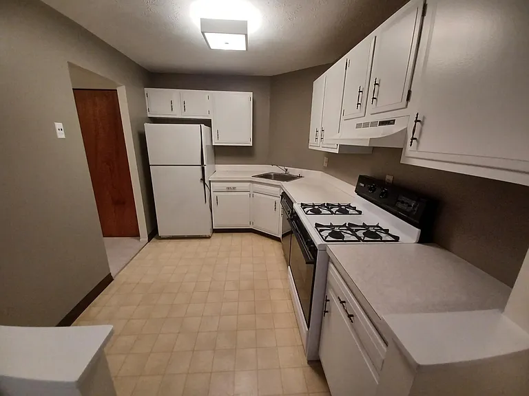 3675 Clague Rd #318 — Photo 2