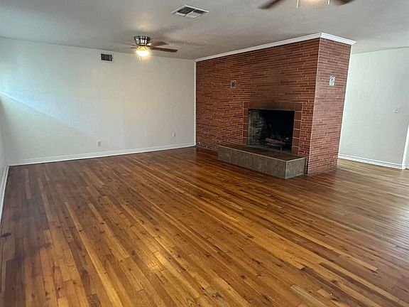3rd image of 3811 Seymour Rd