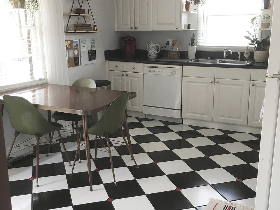 all appliances remain in large kitchen