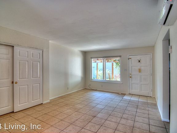 5th image of 300 Franciscan Ct APT 04