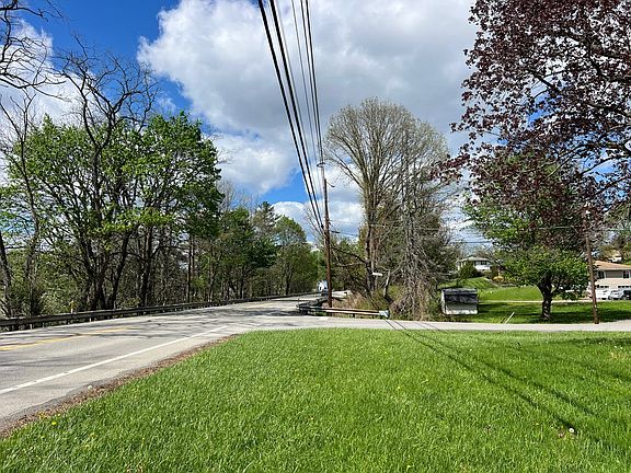 5th image of 138 W Sunbury Rd