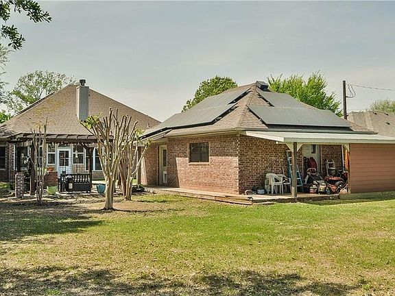 2nd image of 901 Janis St