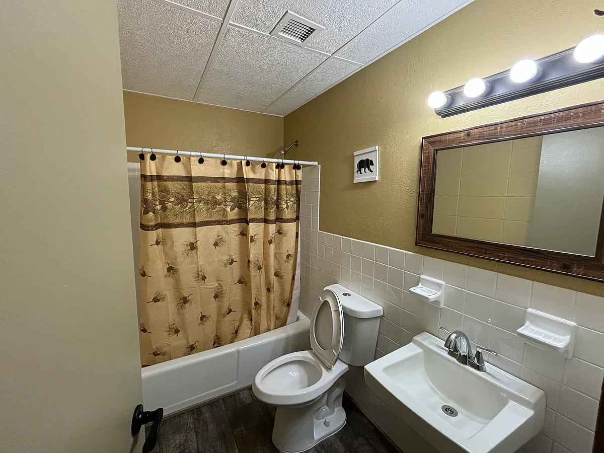 Building Photo - 400 Quadna Mountain Rd