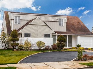 39 Cathay Rd, East Rockaway, NY 11518