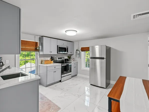 324 Washington St #1, Middletown, CT 06457