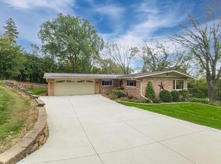 1800 Hiawatha Ct NE, Rochester, MN 55906