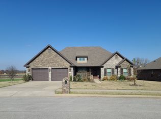 1420 Colonel Bass Ln, Prairie Grove, AR 72753