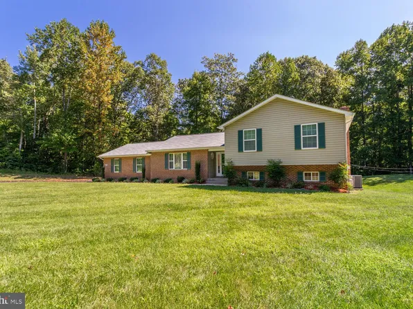 735 Patuxent Reach Dr, Prince Frederick, MD 20678