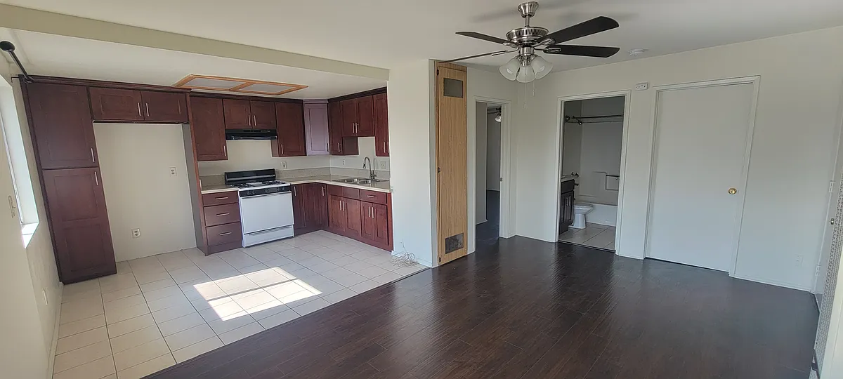 Building Photo - 139 N Normandie Ave #201