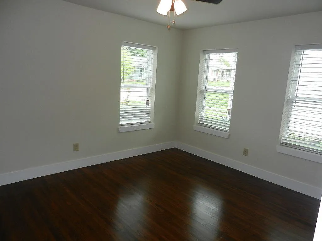 2 bed, 1179 sqft, $1,595 — Photo 3