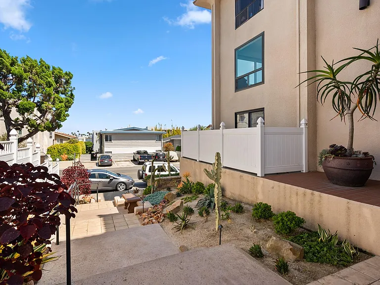 370 Rosecrans St #203 — Photo 34