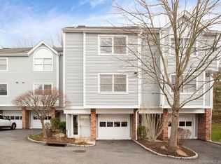 351 Pemberwick Rd APT 702, Greenwich, CT 06831