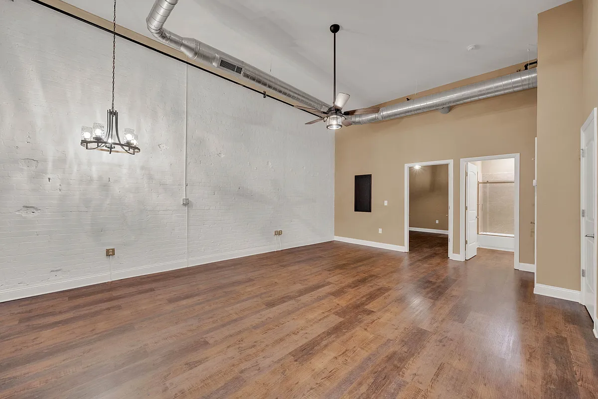 Building Photo - 214 Broad St #D