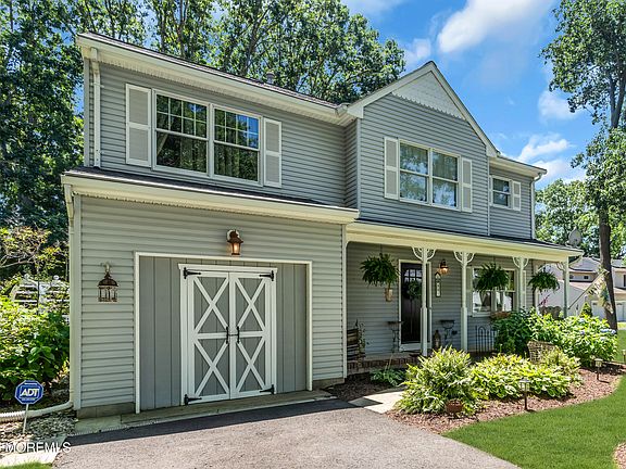3rd image of 901 Roundtree Drive