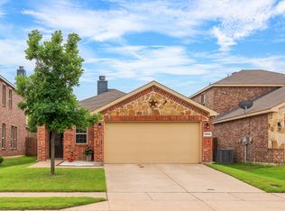 8908 Tenderfoot Ln, Aubrey, TX 76227
