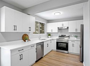 6915 SW Ranchview Dr NW #8, Calgary, AB T3G1R8