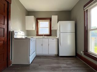117 1/2 E 8th St, Muscatine, IA 52761