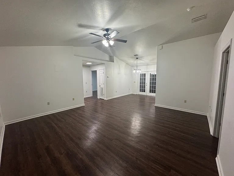 592 NW Turner Ave — Photo 9