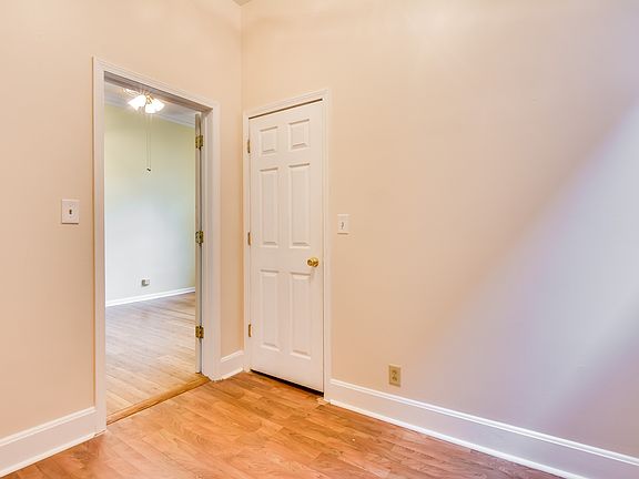 2nd image of 1923 N Mozart St