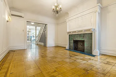 Rented by Dixon Advisory USA Inc.