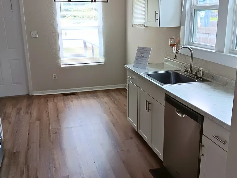 212 Mullally St — Photo 6