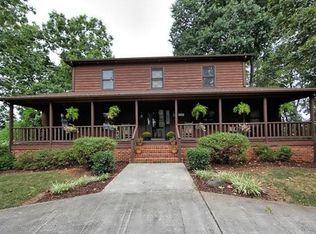 100 Crestview Dr, Forest, VA 24551