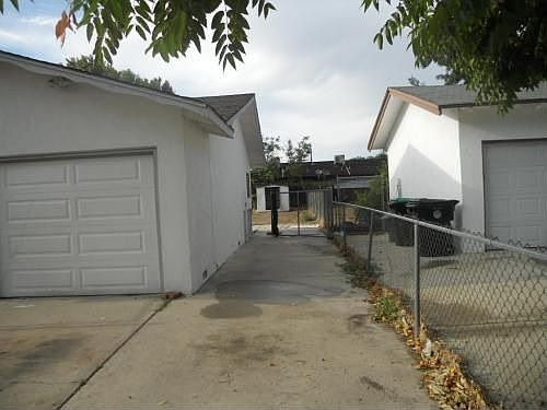 5th image of 1220 W Whittier Ave