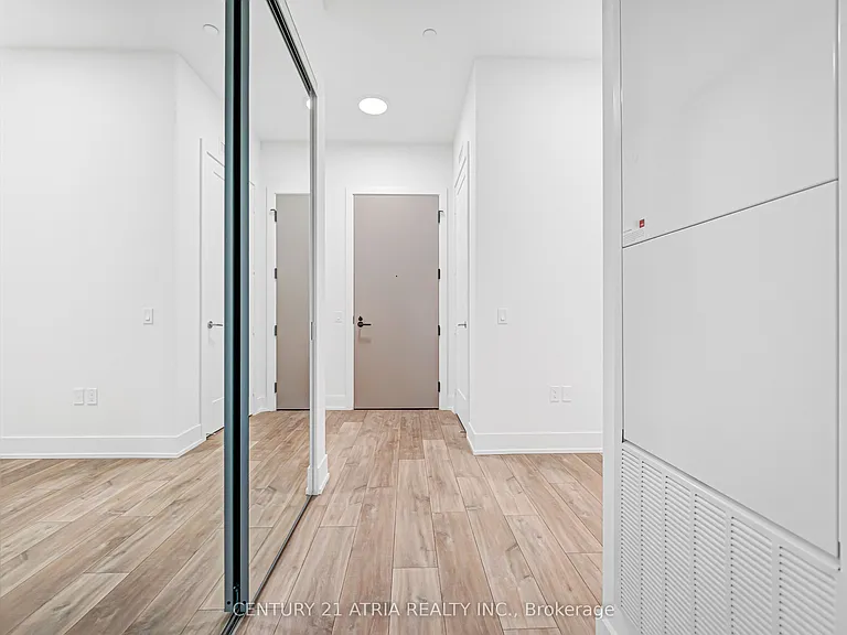 858 Dupont St #Penthouse 03 — Photo 2